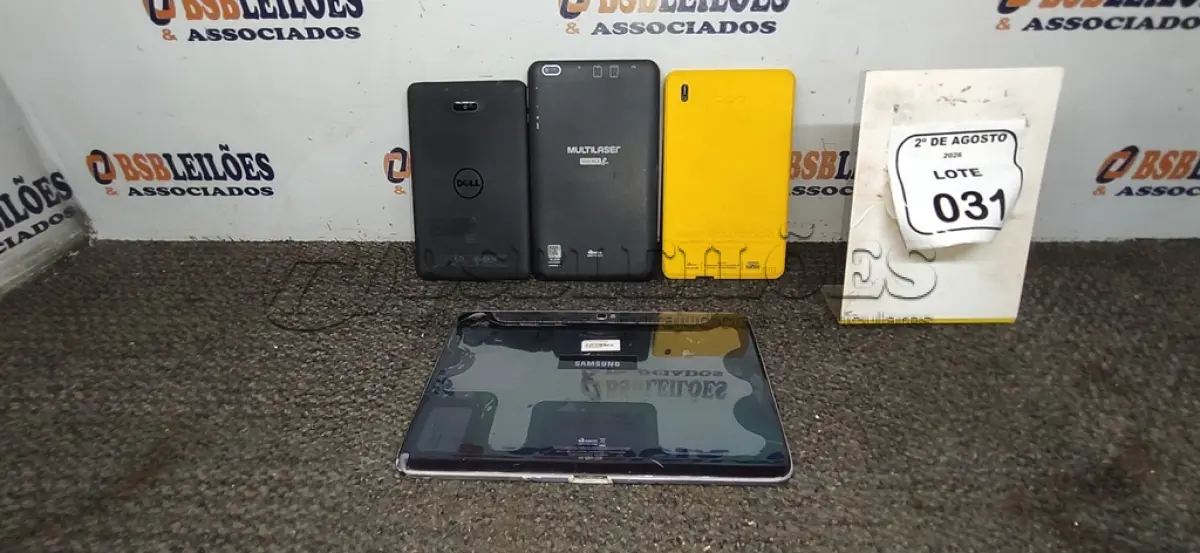 LOTE 031 - 04 TABLETS DE MARCAS E MODELOS DIVERSOS SEM FONTE. (NO ESTADO) ATENÇÃO! FAZER A VISITAÇÃO ANTES DE ARREMATAR, NÃO SABEMOS SE FUNCIONA, LEILÃO NÃO TEM GARANTIA E NEM DEVOLUÇÃO, SUJEITO A POSSÍVEIS AVARIAS VISÍVEIS/OCULTAS E/OU AUSÊNCIA DE COMPONENTES.