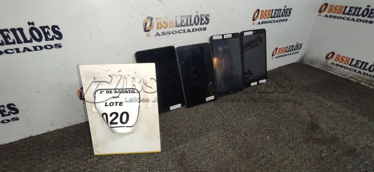 LOTE 020 - 04 TABLETS DE MARCAS E MODELOS DIVERSOS SEM FONTE. (NO ESTADO) ATENÇÃO! FAZER A VISITAÇÃO ANTES DE ARREMATAR, NÃO SABEMOS SE FUNCIONA, LEILÃO NÃO TEM GARANTIA E NEM DEVOLUÇÃO, SUJEITO A POSSÍVEIS AVARIAS VISÍVEIS/OCULTAS E/OU AUSÊNCIA DE COMPONENTES.