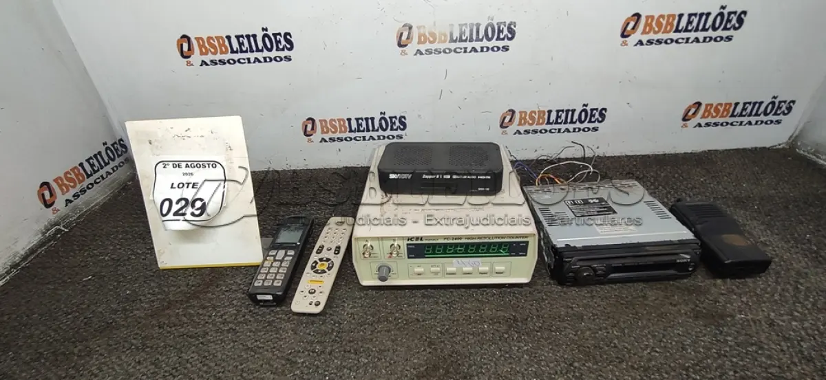 LOTE 029 - 01 FREQUENCÍMETRO DIGITAL DE BANCADA MODELO FC-2400 MARCA ICEL, 01 APARELHO DE SOM AUTOMOTIVO MARCA SONY, 01 CONVERSOR DE TV DIGITAL, 01 RÁDIO COMUNICADOR E 01 CONTROLE DE TV. (NO ESTADO) ATENÇÃO! FAZER A VISITAÇÃO ANTES DE ARREMATAR, NÃO SABEMOS SE FUNCIONA, LEILÃO NÃO TEM GARANTIA E NEM DEVOLUÇÃO, SUJEITO A POSSÍVEIS AVARIAS VISÍVEIS/OCULTAS E/OU AUSÊNCIA DE COMPONENTES.