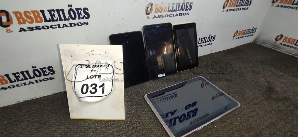 LOTE 031 - 04 TABLETS DE MARCAS E MODELOS DIVERSOS SEM FONTE. (NO ESTADO) ATENÇÃO! FAZER A VISITAÇÃO ANTES DE ARREMATAR, NÃO SABEMOS SE FUNCIONA, LEILÃO NÃO TEM GARANTIA E NEM DEVOLUÇÃO, SUJEITO A POSSÍVEIS AVARIAS VISÍVEIS/OCULTAS E/OU AUSÊNCIA DE COMPONENTES.