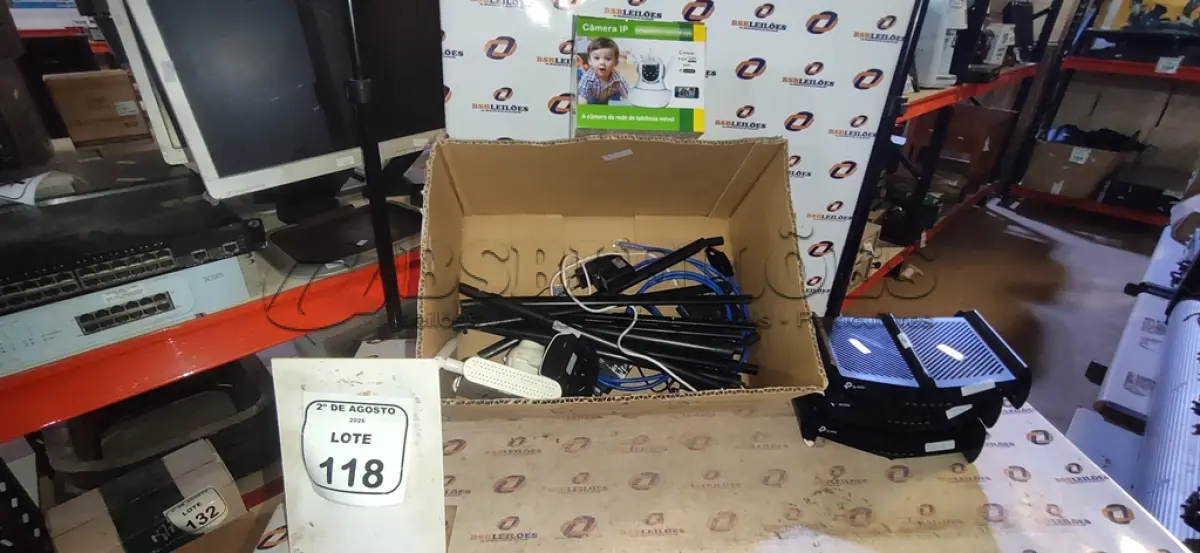 LOTE 118 - 02 CÂMERAS IP E 04 ROTEADORES DE MARCAS E MODELOS DIVERSOS. (NO ESTADO) ATENÇÃO! FAZER A VISITAÇÃO ANTES DE ARREMATAR, NÃO SABEMOS SE FUNCIONA, LEILÃO NÃO TEM GARANTIA E NEM DEVOLUÇÃO, SUJEITO A POSSÍVEIS AVARIAS VISÍVEIS/OCULTAS E/OU AUSÊNCIA DE COMPONENTES.