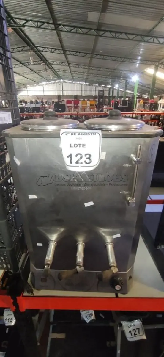 LOTE 123 - 01 CAFETEIRA INDUSTRIAL MARCA MARCHESONI. (NO ESTADO) ATENÇÃO! FAZER A VISITAÇÃO ANTES DE ARREMATAR, NÃO SABEMOS SE FUNCIONA, LEILÃO NÃO TEM GARANTIA E NEM DEVOLUÇÃO, SUJEITO A POSSÍVEIS AVARIAS VISÍVEIS/OCULTAS E/OU AUSÊNCIA DE COMPONENTES.