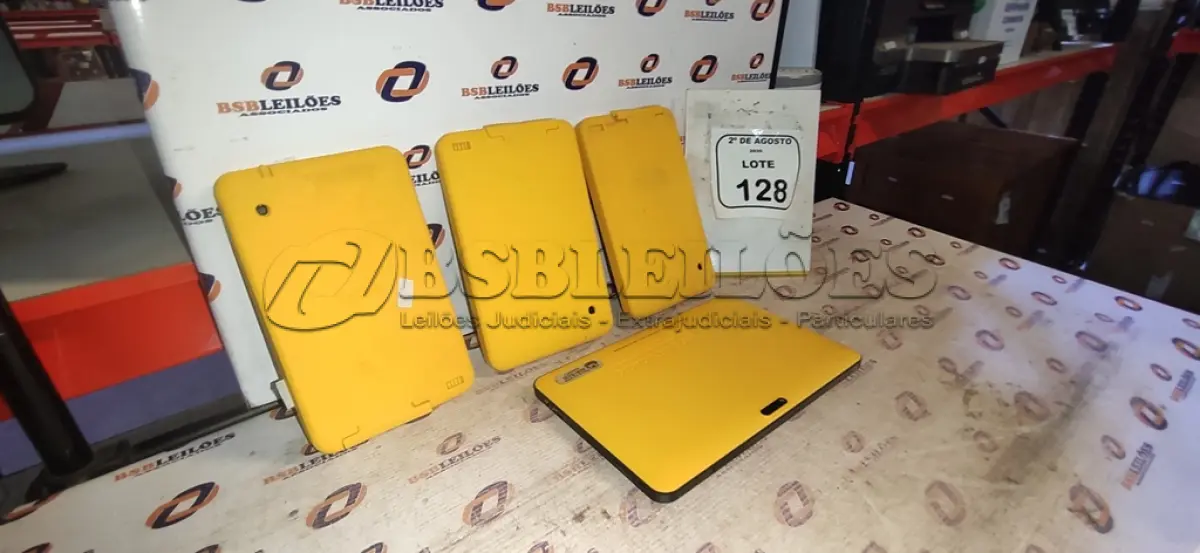 LOTE 128 - 04 TABLETS DE MARCAS E MODELOS DIVERSOS SEM FONTE. (NO ESTADO) ATENÇÃO! FAZER A VISITAÇÃO ANTES DE ARREMATAR, NÃO SABEMOS SE FUNCIONA, LEILÃO NÃO TEM GARANTIA E NEM DEVOLUÇÃO, SUJEITO A POSSÍVEIS AVARIAS VISÍVEIS/OCULTAS E/OU AUSÊNCIA DE COMPONENTES.