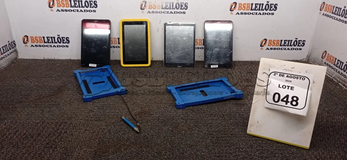LOTE 048 - 04 TABLETS DE MARCAS E MODELOS DIVERSOS SEM FONTE. (NO ESTADO) ATENÇÃO! FAZER A VISITAÇÃO ANTES DE ARREMATAR, NÃO SABEMOS SE FUNCIONA, LEILÃO NÃO TEM GARANTIA E NEM DEVOLUÇÃO, SUJEITO A POSSÍVEIS AVARIAS VISÍVEIS/OCULTAS E/OU AUSÊNCIA DE COMPONENTES.