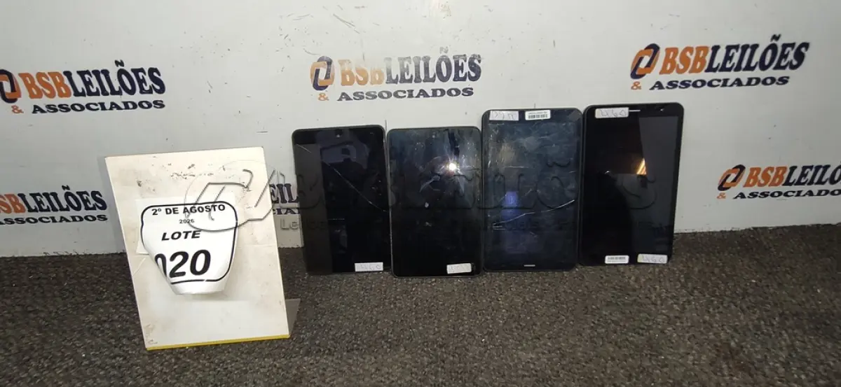LOTE 020 - 04 TABLETS DE MARCAS E MODELOS DIVERSOS SEM FONTE. (NO ESTADO) ATENÇÃO! FAZER A VISITAÇÃO ANTES DE ARREMATAR, NÃO SABEMOS SE FUNCIONA, LEILÃO NÃO TEM GARANTIA E NEM DEVOLUÇÃO, SUJEITO A POSSÍVEIS AVARIAS VISÍVEIS/OCULTAS E/OU AUSÊNCIA DE COMPONENTES.