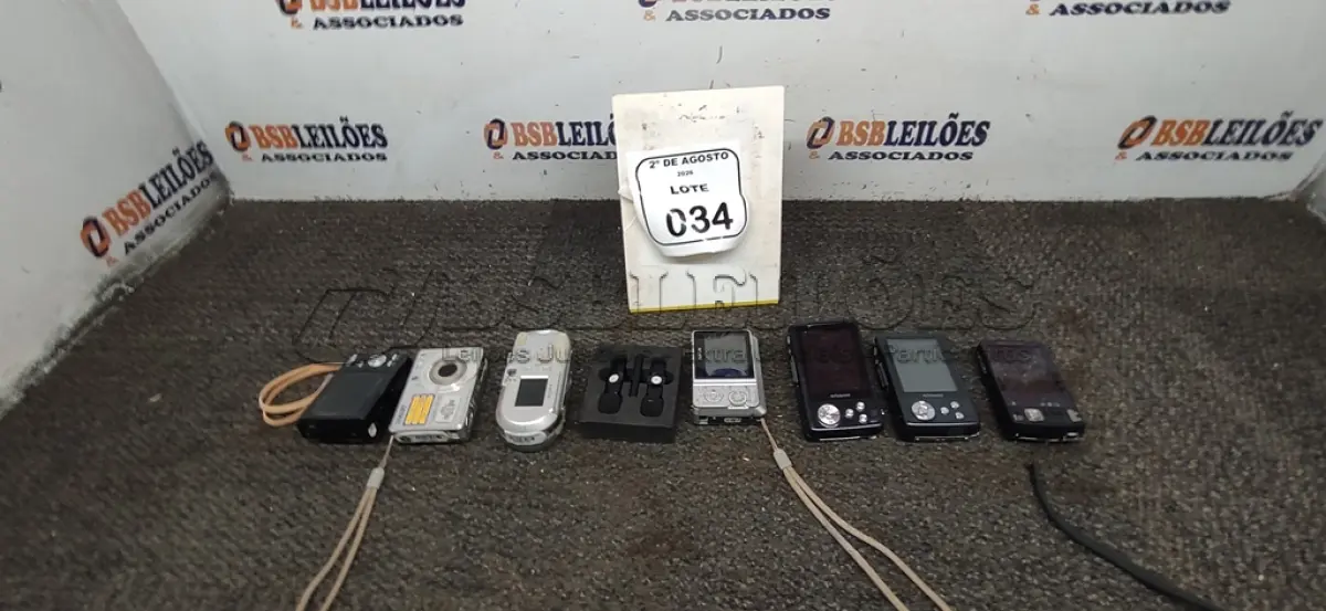 LOTE 034 - 07 CÂMERAS FOTOGRÁFICAS DE MARCAS E MODELOS DIVERSOS. (NO ESTADO) ATENÇÃO! FAZER A VISITAÇÃO ANTES DE ARREMATAR, NÃO SABEMOS SE FUNCIONA, LEILÃO NÃO TEM GARANTIA E NEM DEVOLUÇÃO, SUJEITO A POSSÍVEIS AVARIAS VISÍVEIS/OCULTAS E/OU AUSÊNCIA DE COMPONENTES.