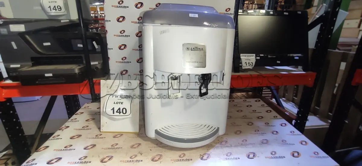 LOTE 140 - 01 PURIFICADOR DE ÁGUA MARCA LATINA. (NO ESTADO) ATENÇÃO! FAZER A VISITAÇÃO ANTES DE ARREMATAR, NÃO SABEMOS SE FUNCIONA, LEILÃO NÃO TEM GARANTIA E NEM DEVOLUÇÃO, SUJEITO A POSSÍVEIS AVARIAS VISÍVEIS/OCULTAS E/OU AUSÊNCIA DE COMPONENTES.