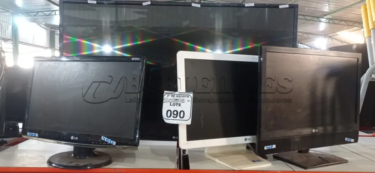 LOTE 090 - 01 TV 42’’ MARCA LG PARA RETIRADA DE PEÇAS E 03 MONITORES MARCA LG. (NO ESTADO) ATENÇÃO! FAZER A VISITAÇÃO ANTES DE ARREMATAR, NÃO SABEMOS SE FUNCIONA, LEILÃO NÃO TEM GARANTIA E NEM DEVOLUÇÃO, SUJEITO A POSSÍVEIS AVARIAS VISÍVEIS/OCULTAS E/OU AUSÊNCIA DE COMPONENTES.