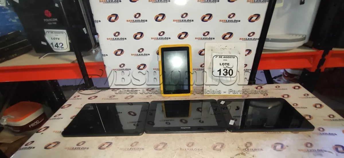 LOTE 130 - 04 TABLETS DE MARCAS E MODELOS DIVERSOS SEM FONTE. (NO ESTADO) ATENÇÃO! FAZER A VISITAÇÃO ANTES DE ARREMATAR, NÃO SABEMOS SE FUNCIONA, LEILÃO NÃO TEM GARANTIA E NEM DEVOLUÇÃO, SUJEITO A POSSÍVEIS AVARIAS VISÍVEIS/OCULTAS E/OU AUSÊNCIA DE COMPONENTES.