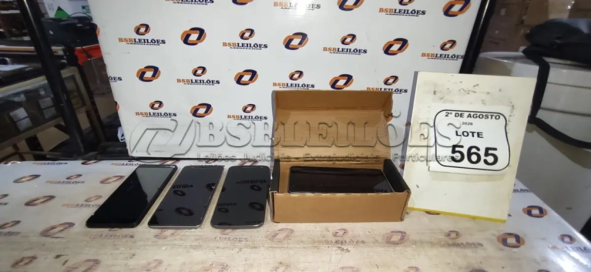 LOTE 565 - 04 CELULARES MARCA QUANTUM. (NO ESTADO) ATENÇÃO! FAZER A VISITAÇÃO ANTES DE ARREMATAR, NÃO SABEMOS SE FUNCIONA, LEILÃO NÃO TEM GARANTIA E NEM DEVOLUÇÃO, SUJEITO A POSSÍVEIS AVARIAS VISÍVEIS/OCULTAS E/OU AUSÊNCIA DE COMPONENTES.