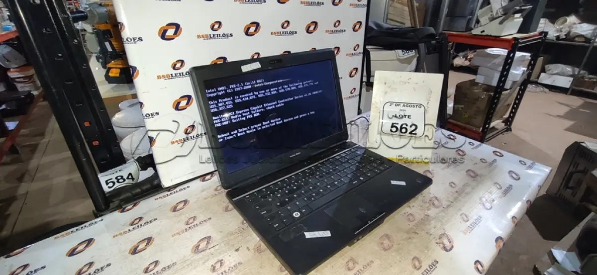 LOTE 562 - 01 NOTEBOOK MARCA POSITIVO SEM FONTE. (NO ESTADO) ATENÇÃO! FAZER A VISITAÇÃO ANTES DE ARREMATAR, NÃO SABEMOS SE FUNCIONA, LEILÃO NÃO TEM GARANTIA E NEM DEVOLUÇÃO, SUJEITO A POSSÍVEIS AVARIAS VISÍVEIS/OCULTAS E/OU AUSÊNCIA DE COMPONENTES.