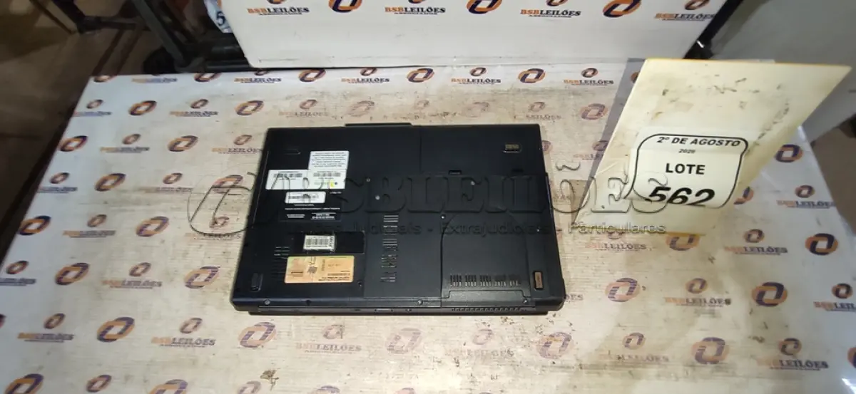 LOTE 562 - 01 NOTEBOOK MARCA POSITIVO SEM FONTE. (NO ESTADO) ATENÇÃO! FAZER A VISITAÇÃO ANTES DE ARREMATAR, NÃO SABEMOS SE FUNCIONA, LEILÃO NÃO TEM GARANTIA E NEM DEVOLUÇÃO, SUJEITO A POSSÍVEIS AVARIAS VISÍVEIS/OCULTAS E/OU AUSÊNCIA DE COMPONENTES.