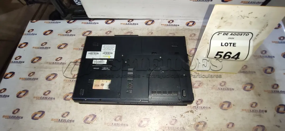 LOTE 564 - 01 NOTEBOOK MARCA POSITIVO SEM FONTE. (NO ESTADO) ATENÇÃO! FAZER A VISITAÇÃO ANTES DE ARREMATAR, NÃO SABEMOS SE FUNCIONA, LEILÃO NÃO TEM GARANTIA E NEM DEVOLUÇÃO, SUJEITO A POSSÍVEIS AVARIAS VISÍVEIS/OCULTAS E/OU AUSÊNCIA DE COMPONENTES.