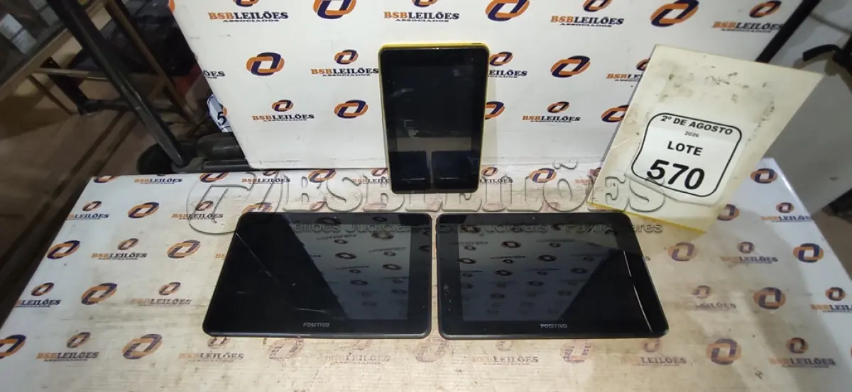 LOTE 570 - 04 TABLETS DE MARCAS E MODELOS DIVERSOS. (NO ESTADO) ATENÇÃO! FAZER A VISITAÇÃO ANTES DE ARREMATAR, NÃO SABEMOS SE FUNCIONA, LEILÃO NÃO TEM GARANTIA E NEM DEVOLUÇÃO, SUJEITO A POSSÍVEIS AVARIAS VISÍVEIS/OCULTAS E/OU AUSÊNCIA DE COMPONENTES.