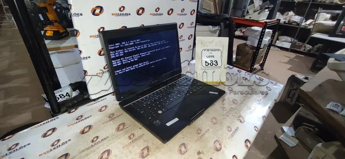 LOTE 563 - 01 NOTEBOOK MARCA POSITIVO SEM FONTE. (NO ESTADO) ATENÇÃO! FAZER A VISITAÇÃO ANTES DE ARREMATAR, NÃO SABEMOS SE FUNCIONA, LEILÃO NÃO TEM GARANTIA E NEM DEVOLUÇÃO, SUJEITO A POSSÍVEIS AVARIAS VISÍVEIS/OCULTAS E/OU AUSÊNCIA DE COMPONENTES.