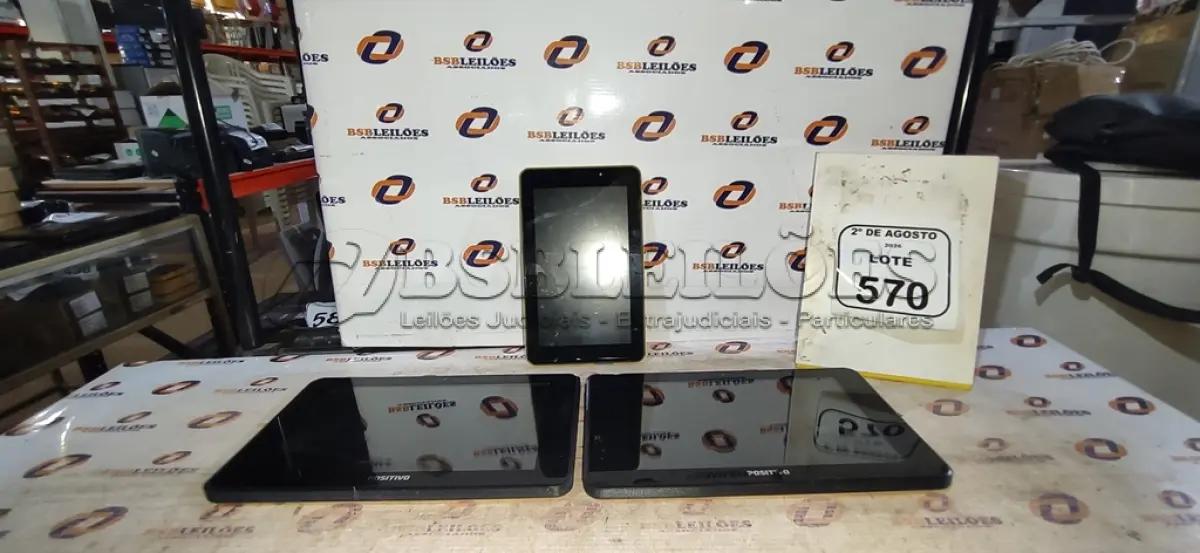 LOTE 570 - 04 TABLETS DE MARCAS E MODELOS DIVERSOS. (NO ESTADO) ATENÇÃO! FAZER A VISITAÇÃO ANTES DE ARREMATAR, NÃO SABEMOS SE FUNCIONA, LEILÃO NÃO TEM GARANTIA E NEM DEVOLUÇÃO, SUJEITO A POSSÍVEIS AVARIAS VISÍVEIS/OCULTAS E/OU AUSÊNCIA DE COMPONENTES.