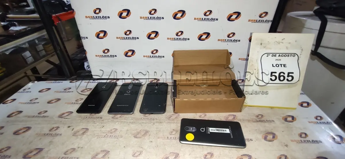 LOTE 565 - 04 CELULARES MARCA QUANTUM. (NO ESTADO) ATENÇÃO! FAZER A VISITAÇÃO ANTES DE ARREMATAR, NÃO SABEMOS SE FUNCIONA, LEILÃO NÃO TEM GARANTIA E NEM DEVOLUÇÃO, SUJEITO A POSSÍVEIS AVARIAS VISÍVEIS/OCULTAS E/OU AUSÊNCIA DE COMPONENTES.