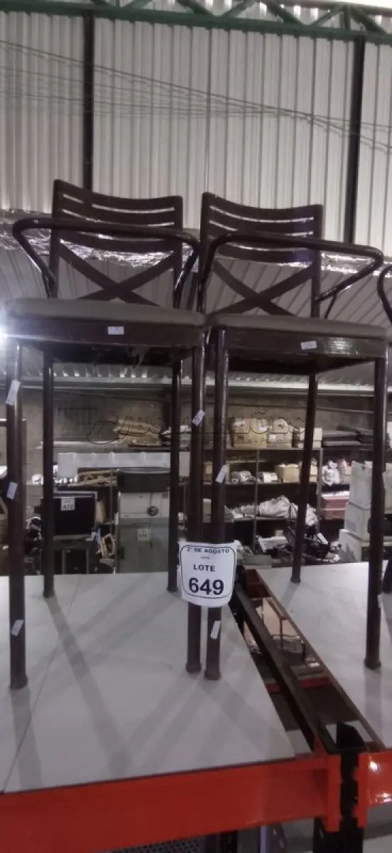 LOTE 649 - 02 BANQUETAS ALTAS DE FERRO PARA CRIANÇA. (NO ESTADO) ATENÇÃO! FAZER A VISITAÇÃO ANTES DE ARREMATAR, NÃO SABEMOS SE FUNCIONA, LEILÃO NÃO TEM GARANTIA E NEM DEVOLUÇÃO, SUJEITO A POSSÍVEIS AVARIAS VISÍVEIS/OCULTAS E/OU AUSÊNCIA DE COMPONENTES.