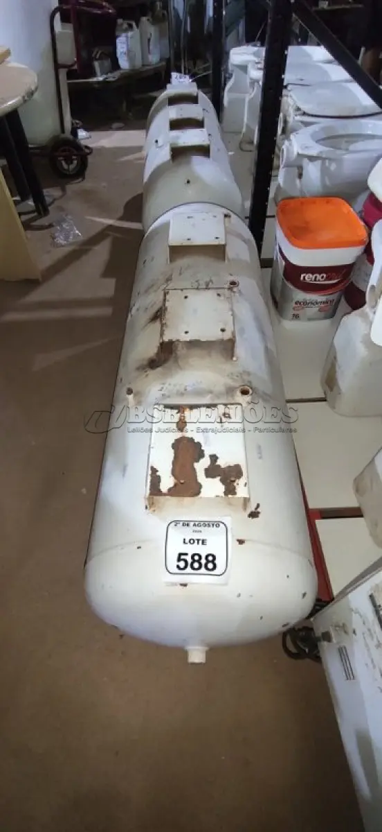 LOTE 588 - 01 CILINDRO DE COMPRESSOR DE AR. (NO ESTADO) ATENÇÃO! FAZER A VISITAÇÃO ANTES DE ARREMATAR, NÃO SABEMOS SE FUNCIONA, LEILÃO NÃO TEM GARANTIA E NEM DEVOLUÇÃO, SUJEITO A POSSÍVEIS AVARIAS VISÍVEIS/OCULTAS E/OU AUSÊNCIA DE COMPONENTES.