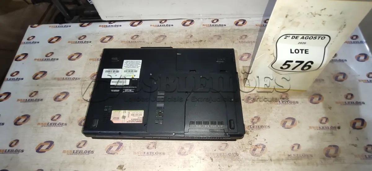 LOTE 576 - 01 NOTEBOOK MARCA POSITIVO SEM FONTE. (NO ESTADO) ATENÇÃO! FAZER A VISITAÇÃO ANTES DE ARREMATAR, NÃO SABEMOS SE FUNCIONA, LEILÃO NÃO TEM GARANTIA E NEM DEVOLUÇÃO, SUJEITO A POSSÍVEIS AVARIAS VISÍVEIS/OCULTAS E/OU AUSÊNCIA DE COMPONENTES.