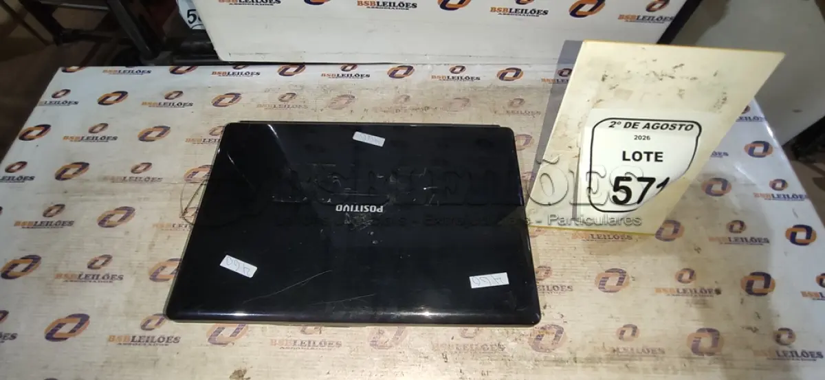 LOTE 571 - 01 NOTEBOOK MARCA POSITIVO SEM FONTE. (NO ESTADO) ATENÇÃO! FAZER A VISITAÇÃO ANTES DE ARREMATAR, NÃO SABEMOS SE FUNCIONA, LEILÃO NÃO TEM GARANTIA E NEM DEVOLUÇÃO, SUJEITO A POSSÍVEIS AVARIAS VISÍVEIS/OCULTAS E/OU AUSÊNCIA DE COMPONENTES.