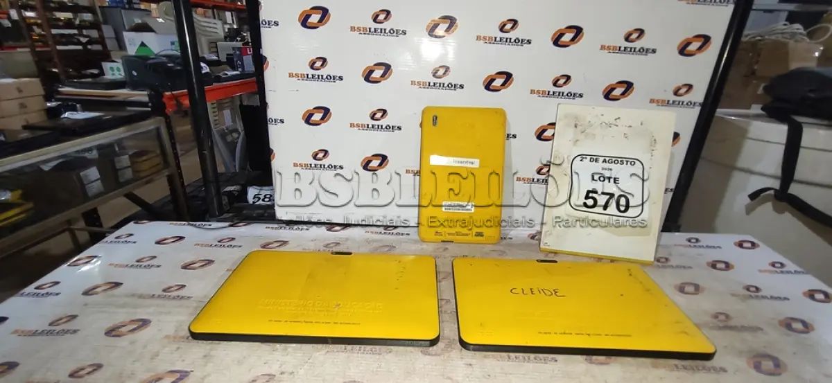 LOTE 570 - 04 TABLETS DE MARCAS E MODELOS DIVERSOS. (NO ESTADO) ATENÇÃO! FAZER A VISITAÇÃO ANTES DE ARREMATAR, NÃO SABEMOS SE FUNCIONA, LEILÃO NÃO TEM GARANTIA E NEM DEVOLUÇÃO, SUJEITO A POSSÍVEIS AVARIAS VISÍVEIS/OCULTAS E/OU AUSÊNCIA DE COMPONENTES.