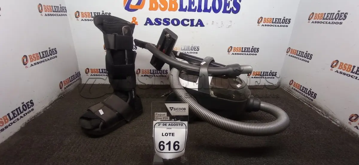 LOTE 616 - 01 ASPIRADOR DE PÓ 220V MARCA ELECTROLUX E 01 BOTA ORTOPÉDICA MARCA MERCUR. (NO ESTADO) ATENÇÃO! FAZER A VISITAÇÃO ANTES DE ARREMATAR, NÃO SABEMOS SE FUNCIONA, LEILÃO NÃO TEM GARANTIA E NEM DEVOLUÇÃO, SUJEITO A POSSÍVEIS AVARIAS VISÍVEIS/OCULTAS E/OU AUSÊNCIA DE COMPONENTES.