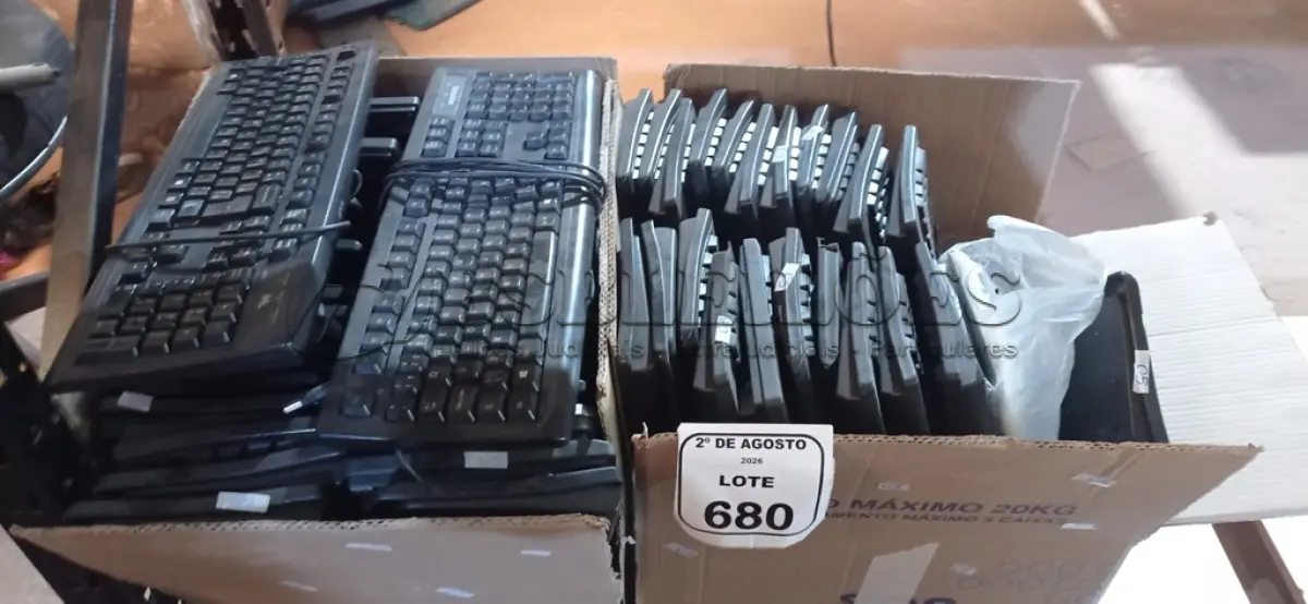 LOTE 680 - 01 LOTE COM GRANDE QUANTIDADE DE TECLADOS DE PC DE MARCAS E MODELOS DIVERSOS. (NO ESTADO) ATENÇÃO! FAZER A VISITAÇÃO ANTES DE ARREMATAR, NÃO SABEMOS SE FUNCIONA, LEILÃO NÃO TEM GARANTIA E NEM DEVOLUÇÃO, SUJEITO A POSSÍVEIS AVARIAS VISÍVEIS/OCULTAS E/OU AUSÊNCIA DE COMPONENTES.