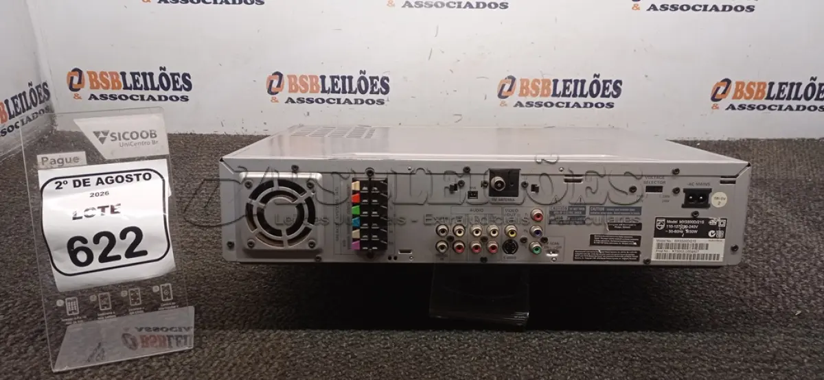 LOTE 622 - 01 LEITOR DE DVD DE 05 DISCOS MARCA PHILIPS. (NO ESTADO) ATENÇÃO! FAZER A VISITAÇÃO ANTES DE ARREMATAR, NÃO SABEMOS SE FUNCIONA, LEILÃO NÃO TEM GARANTIA E NEM DEVOLUÇÃO, SUJEITO A POSSÍVEIS AVARIAS VISÍVEIS/OCULTAS E/OU AUSÊNCIA DE COMPONENTES.