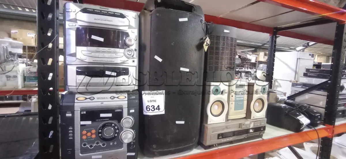 LOTE 634 - 01 LEITOR DE VÍDEO CASSETE E 05 APARELHOS DE SOM DE MARCAS E MODELOS DIVERSOS. (NO ESTADO) ATENÇÃO! FAZER A VISITAÇÃO ANTES DE ARREMATAR, NÃO SABEMOS SE FUNCIONA, LEILÃO NÃO TEM GARANTIA E NEM DEVOLUÇÃO, SUJEITO A POSSÍVEIS AVARIAS VISÍVEIS/OCULTAS E/OU AUSÊNCIA DE COMPONENTES.