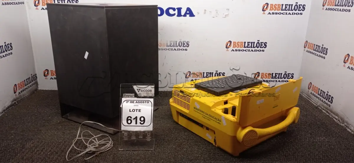 LOTE 619 - 01 PROJETOR MARCA EPSON E 01 CAIXA DE SOM MARCA SONY. (NO ESTADO) ATENÇÃO! FAZER A VISITAÇÃO ANTES DE ARREMATAR, NÃO SABEMOS SE FUNCIONA, LEILÃO NÃO TEM GARANTIA E NEM DEVOLUÇÃO, SUJEITO A POSSÍVEIS AVARIAS VISÍVEIS/OCULTAS E/OU AUSÊNCIA DE COMPONENTES.