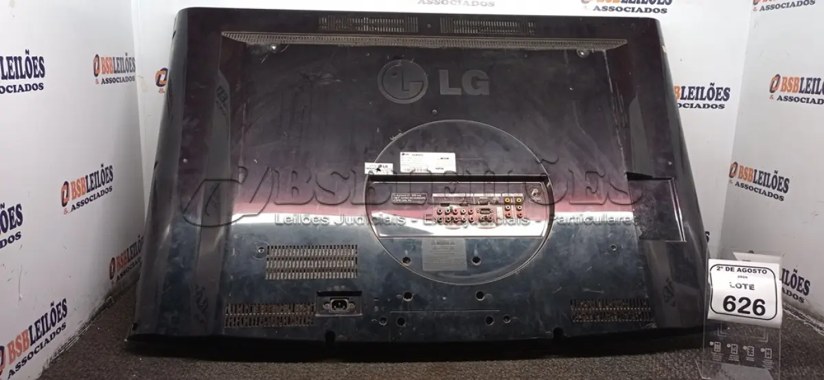 LOTE 626 - 01 TV 42’’ MARCA LG. (NO ESTADO) ATENÇÃO! FAZER A VISITAÇÃO ANTES DE ARREMATAR, NÃO SABEMOS SE FUNCIONA, LEILÃO NÃO TEM GARANTIA E NEM DEVOLUÇÃO, SUJEITO A POSSÍVEIS AVARIAS VISÍVEIS/OCULTAS E/OU AUSÊNCIA DE COMPONENTES.