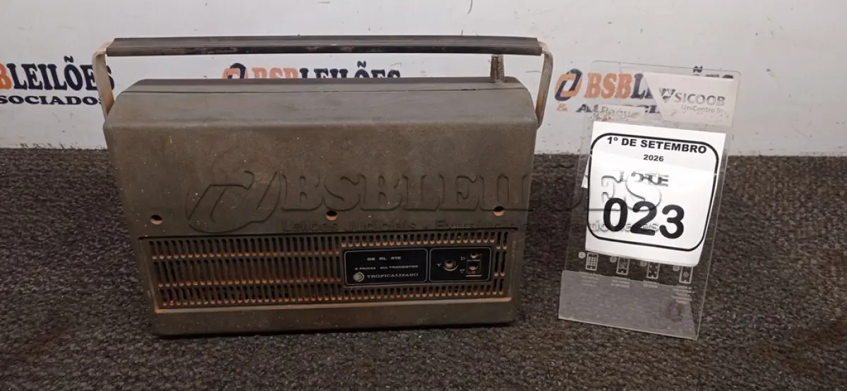 LOTE 023 - 01 RÁDIO ANTIGO MODELO 06 RL 416 MARCA PHILIPS. (NO ESTADO) ATENÇÃO! FAZER A VISITAÇÃO ANTES DE ARREMATAR, NÃO SABEMOS SE FUNCIONA, LEILÃO NÃO TEM GARANTIA E NEM DEVOLUÇÃO, SUJEITO A POSSÍVEIS AVARIAS VISÍVEIS/OCULTAS E/OU AUSÊNCIA DE COMPONENTES.