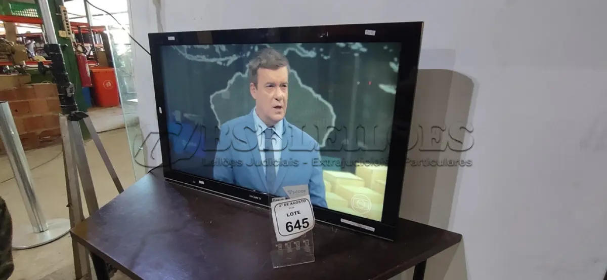LOTE 645 - 01 TV 39’’ MARCA SONY. (NO ESTADO) ATENÇÃO! FAZER A VISITAÇÃO ANTES DE ARREMATAR, NÃO SABEMOS SE FUNCIONA, LEILÃO NÃO TEM GARANTIA E NEM DEVOLUÇÃO, SUJEITO A POSSÍVEIS AVARIAS VISÍVEIS/OCULTAS E/OU AUSÊNCIA DE COMPONENTES.