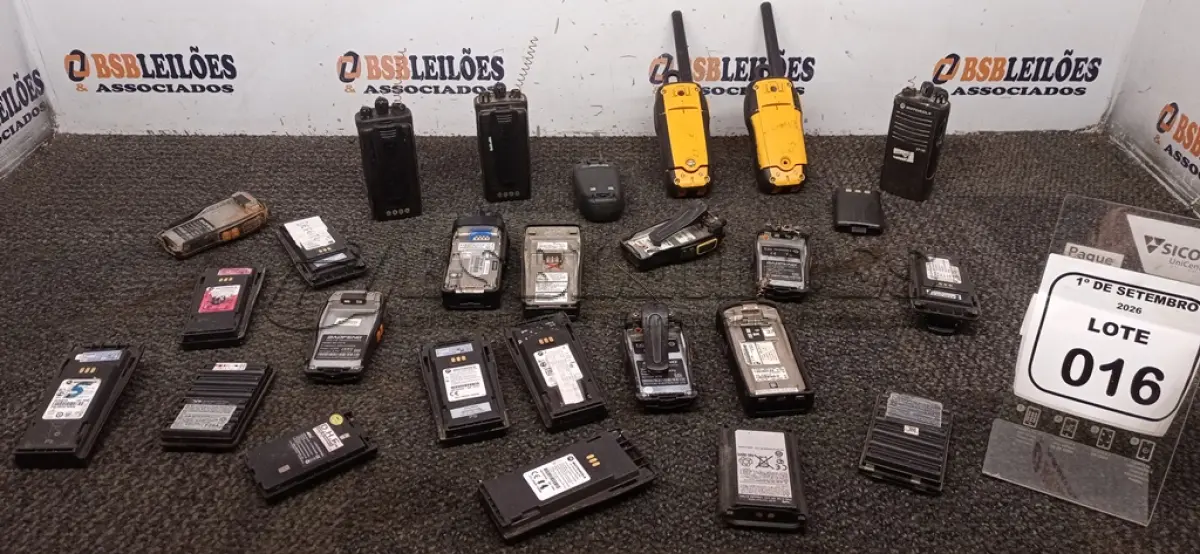 LOTE 016 - 01 LOTE COM VÁRIOS RÁDIOS COMUNICADORES PARA RETIRADA DE PEÇAS. (NO ESTADO) ATENÇÃO! FAZER A VISITAÇÃO ANTES DE ARREMATAR, NÃO SABEMOS SE FUNCIONA, LEILÃO NÃO TEM GARANTIA E NEM DEVOLUÇÃO, SUJEITO A POSSÍVEIS AVARIAS VISÍVEIS/OCULTAS E/OU AUSÊNCIA DE COMPONENTES.