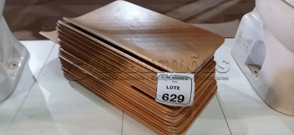 LOTE 629 - 20 PLACAS DE MADEIRA. (NO ESTADO) ATENÇÃO! FAZER A VISITAÇÃO ANTES DE ARREMATAR, NÃO SABEMOS SE FUNCIONA, LEILÃO NÃO TEM GARANTIA E NEM DEVOLUÇÃO, SUJEITO A POSSÍVEIS AVARIAS VISÍVEIS/OCULTAS E/OU AUSÊNCIA DE COMPONENTES.