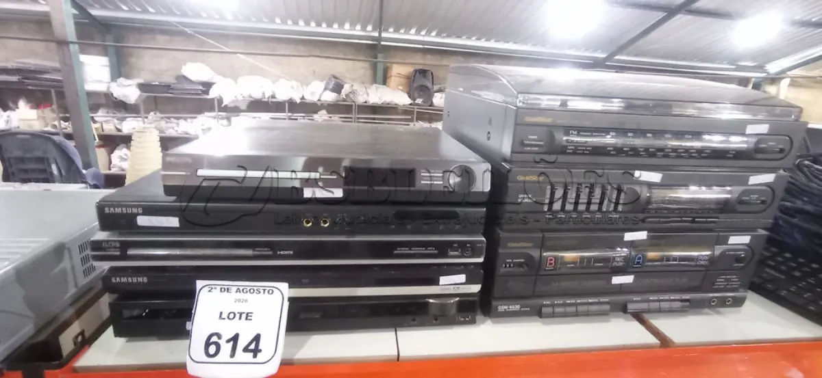 LOTE 614 - 01 APARELHO DE SOM 3 EM 1 E 05 APARELHOS DE DVD DE MARCAS E MODELOS DIVERSOS. (NO ESTADO) ATENÇÃO! FAZER A VISITAÇÃO ANTES DE ARREMATAR, NÃO SABEMOS SE FUNCIONA, LEILÃO NÃO TEM GARANTIA E NEM DEVOLUÇÃO, SUJEITO A POSSÍVEIS AVARIAS VISÍVEIS/OCULTAS E/OU AUSÊNCIA DE COMPONENTES.