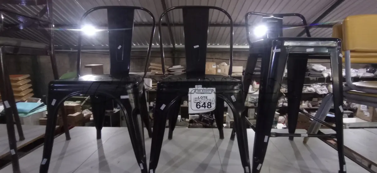 LOTE 648 - 02 CADEIRAS DE FERRO E 01 BAQUETA ALTA DE FERRO. (NO ESTADO) ATENÇÃO! FAZER A VISITAÇÃO ANTES DE ARREMATAR, NÃO SABEMOS SE FUNCIONA, LEILÃO NÃO TEM GARANTIA E NEM DEVOLUÇÃO, SUJEITO A POSSÍVEIS AVARIAS VISÍVEIS/OCULTAS E/OU AUSÊNCIA DE COMPONENTES.