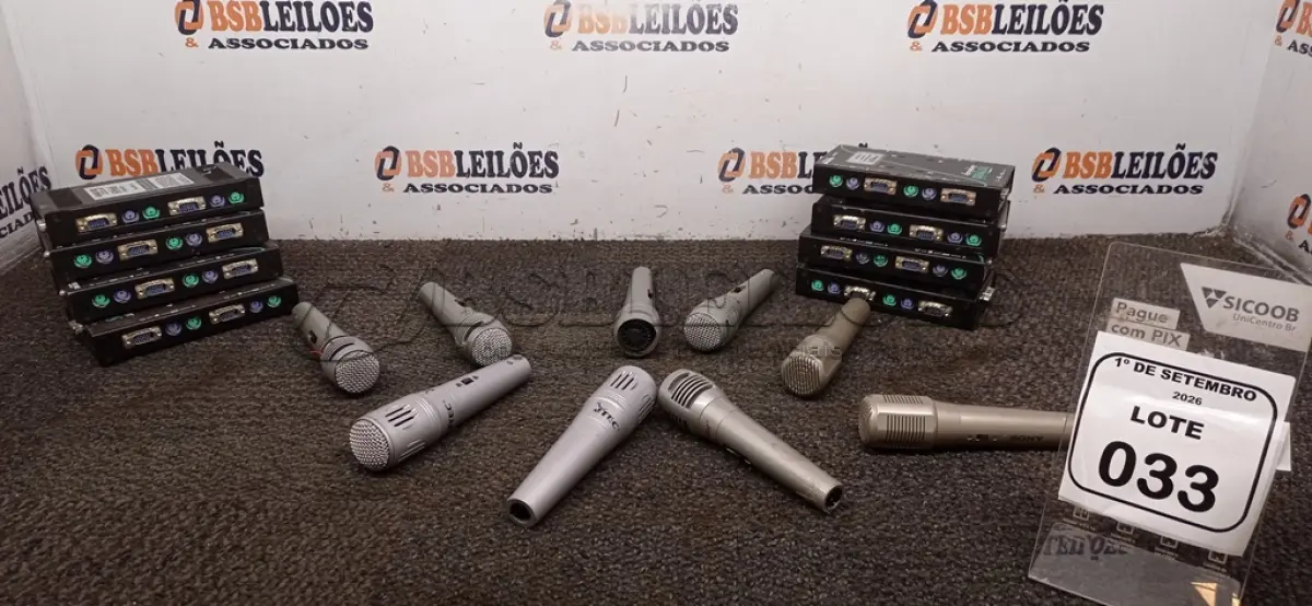 LOTE 033 - 09 MICROFONES DE MARCAS E MODELOS DIVERSOS. (NO ESTADO) ATENÇÃO! FAZER A VISITAÇÃO ANTES DE ARREMATAR, NÃO SABEMOS SE FUNCIONA, LEILÃO NÃO TEM GARANTIA E NEM DEVOLUÇÃO, SUJEITO A POSSÍVEIS AVARIAS VISÍVEIS/OCULTAS E/OU AUSÊNCIA DE COMPONENTES.