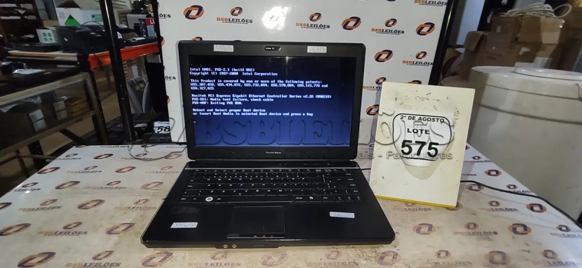LOTE 575 - 01 NOTEBOOK MARCA POSITIVO SEM FONTE. (NO ESTADO) ATENÇÃO! FAZER A VISITAÇÃO ANTES DE ARREMATAR, NÃO SABEMOS SE FUNCIONA, LEILÃO NÃO TEM GARANTIA E NEM DEVOLUÇÃO, SUJEITO A POSSÍVEIS AVARIAS VISÍVEIS/OCULTAS E/OU AUSÊNCIA DE COMPONENTES.