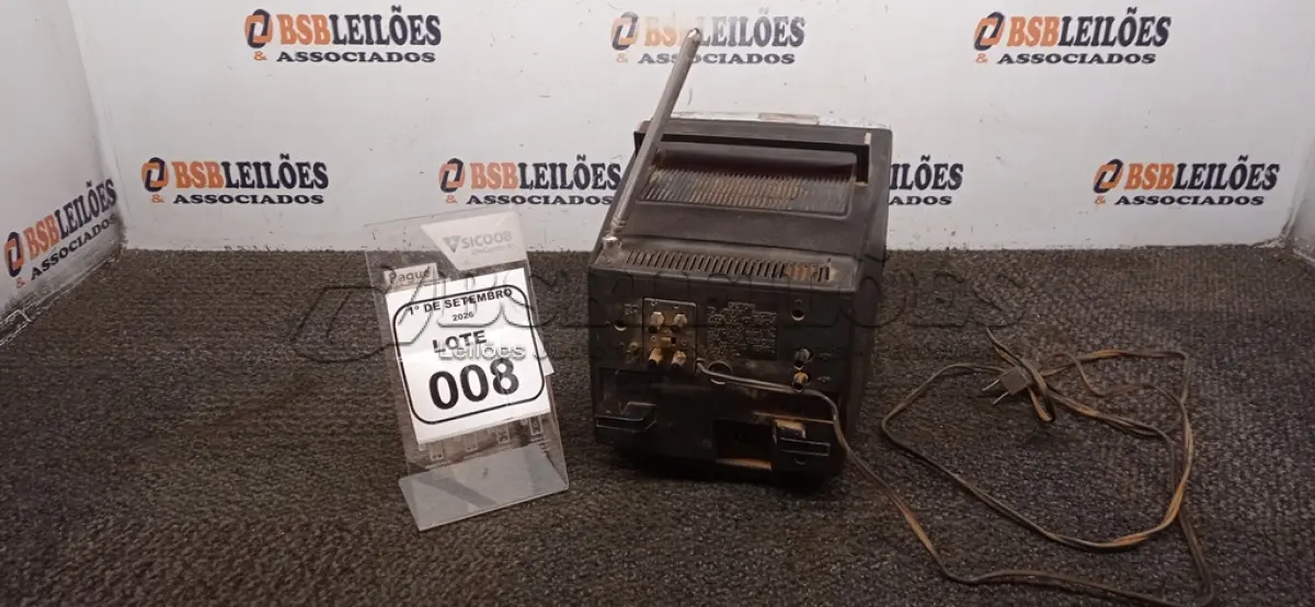 LOTE 008 - 01 MINI TV MODELO SOLID STATE MARCA SONY. (NO ESTADO) ATENÇÃO! FAZER A VISITAÇÃO ANTES DE ARREMATAR, NÃO SABEMOS SE FUNCIONA, LEILÃO NÃO TEM GARANTIA E NEM DEVOLUÇÃO, SUJEITO A POSSÍVEIS AVARIAS VISÍVEIS/OCULTAS E/OU AUSÊNCIA DE COMPONENTES.