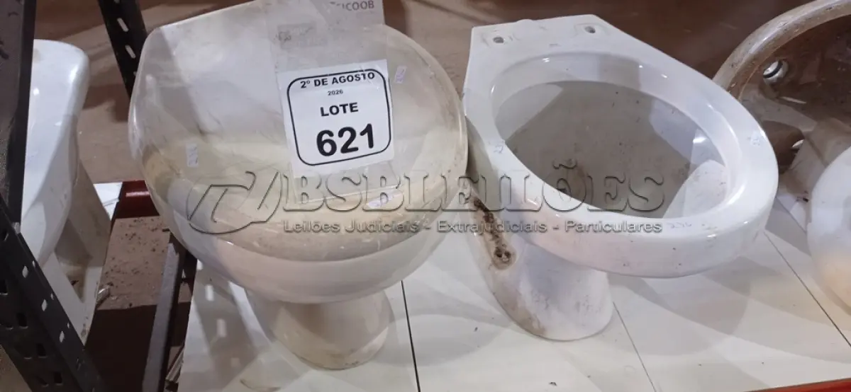 LOTE 621 - 02 VASOS SANITÁRIOS. (NO ESTADO) ATENÇÃO! FAZER A VISITAÇÃO ANTES DE ARREMATAR, NÃO SABEMOS SE FUNCIONA, LEILÃO NÃO TEM GARANTIA E NEM DEVOLUÇÃO, SUJEITO A POSSÍVEIS AVARIAS VISÍVEIS/OCULTAS E/OU AUSÊNCIA DE COMPONENTES.
