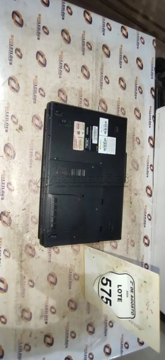 LOTE 575 - 01 NOTEBOOK MARCA POSITIVO SEM FONTE. (NO ESTADO) ATENÇÃO! FAZER A VISITAÇÃO ANTES DE ARREMATAR, NÃO SABEMOS SE FUNCIONA, LEILÃO NÃO TEM GARANTIA E NEM DEVOLUÇÃO, SUJEITO A POSSÍVEIS AVARIAS VISÍVEIS/OCULTAS E/OU AUSÊNCIA DE COMPONENTES.