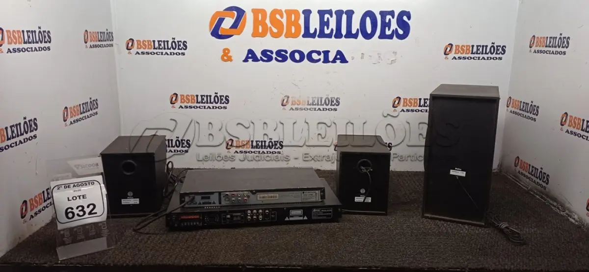 LOTE 632 - 02 APARELHOS DE DVD E 01 SUBWOOFER COM 02 CAIXAS DE SOM. (NO ESTADO) ATENÇÃO! FAZER A VISITAÇÃO ANTES DE ARREMATAR, NÃO SABEMOS SE FUNCIONA, LEILÃO NÃO TEM GARANTIA E NEM DEVOLUÇÃO, SUJEITO A POSSÍVEIS AVARIAS VISÍVEIS/OCULTAS E/OU AUSÊNCIA DE COMPONENTES.