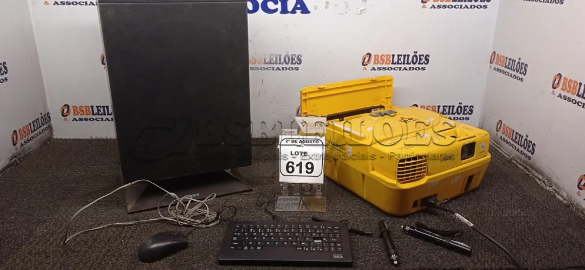 LOTE 619 - 01 PROJETOR MARCA EPSON E 01 CAIXA DE SOM MARCA SONY. (NO ESTADO) ATENÇÃO! FAZER A VISITAÇÃO ANTES DE ARREMATAR, NÃO SABEMOS SE FUNCIONA, LEILÃO NÃO TEM GARANTIA E NEM DEVOLUÇÃO, SUJEITO A POSSÍVEIS AVARIAS VISÍVEIS/OCULTAS E/OU AUSÊNCIA DE COMPONENTES.