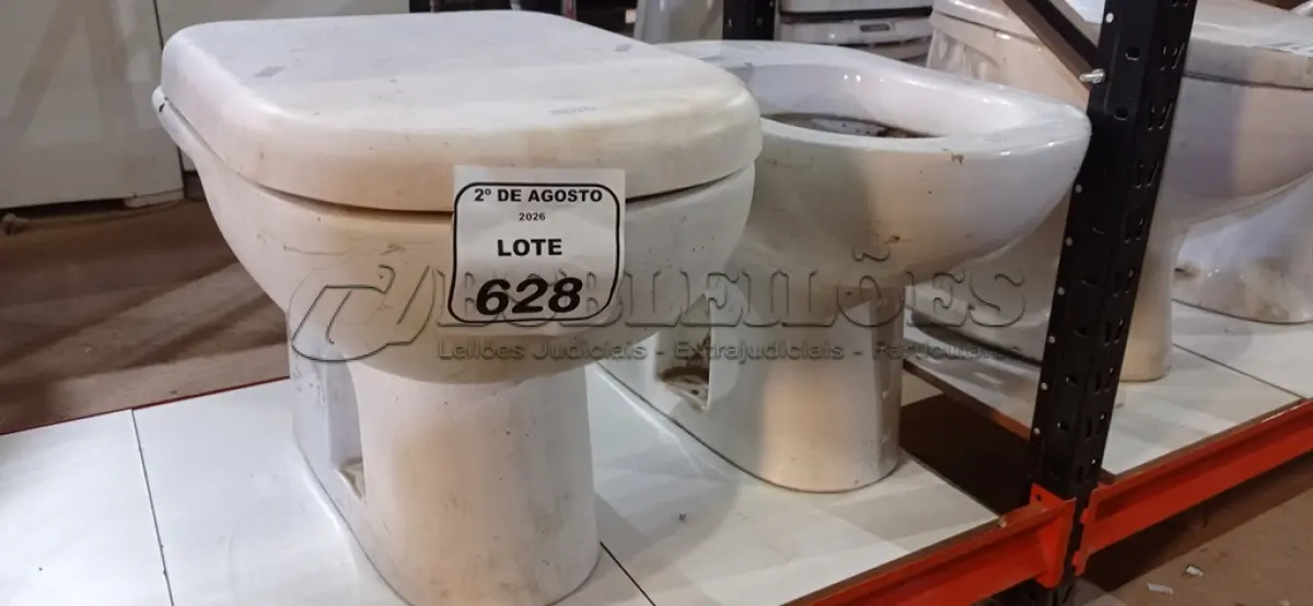 LOTE 628 - 02 VASOS SANITÁRIOS. (NO ESTADO) ATENÇÃO! FAZER A VISITAÇÃO ANTES DE ARREMATAR, NÃO SABEMOS SE FUNCIONA, LEILÃO NÃO TEM GARANTIA E NEM DEVOLUÇÃO, SUJEITO A POSSÍVEIS AVARIAS VISÍVEIS/OCULTAS E/OU AUSÊNCIA DE COMPONENTES.