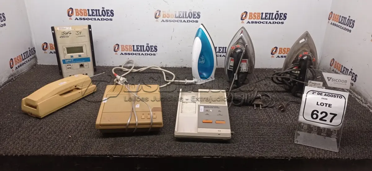 LOTE 627 - 03 FERROS DE PASSAR, 01 SECRETÁRIA ELETRÔNICA E 01 CONTROLADOR DE CARGA SOLAR. (NO ESTADO) ATENÇÃO! FAZER A VISITAÇÃO ANTES DE ARREMATAR, NÃO SABEMOS SE FUNCIONA, LEILÃO NÃO TEM GARANTIA E NEM DEVOLUÇÃO, SUJEITO A POSSÍVEIS AVARIAS VISÍVEIS/OCULTAS E/OU AUSÊNCIA DE COMPONENTES.