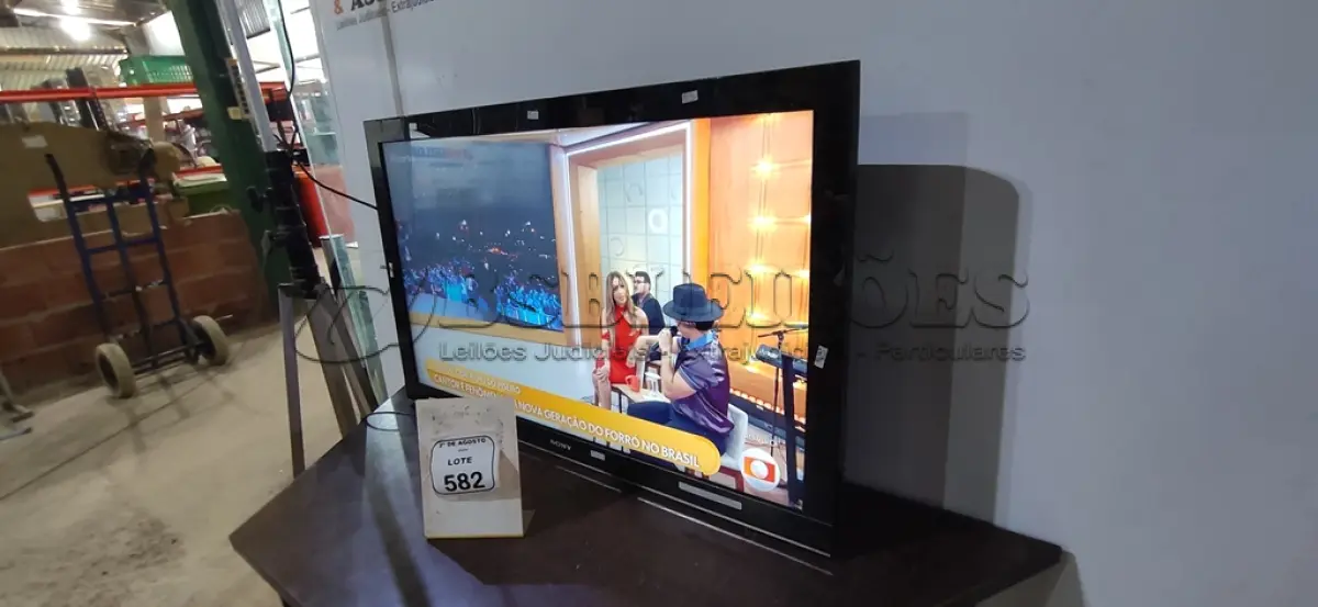 LOTE 582 - O1 TV 40’’ MARCA SONY. (NO ESTADO) ATENÇÃO! FAZER A VISITAÇÃO ANTES DE ARREMATAR, NÃO SABEMOS SE FUNCIONA, LEILÃO NÃO TEM GARANTIA E NEM DEVOLUÇÃO, SUJEITO A POSSÍVEIS AVARIAS VISÍVEIS/OCULTAS E/OU AUSÊNCIA DE COMPONENTES.