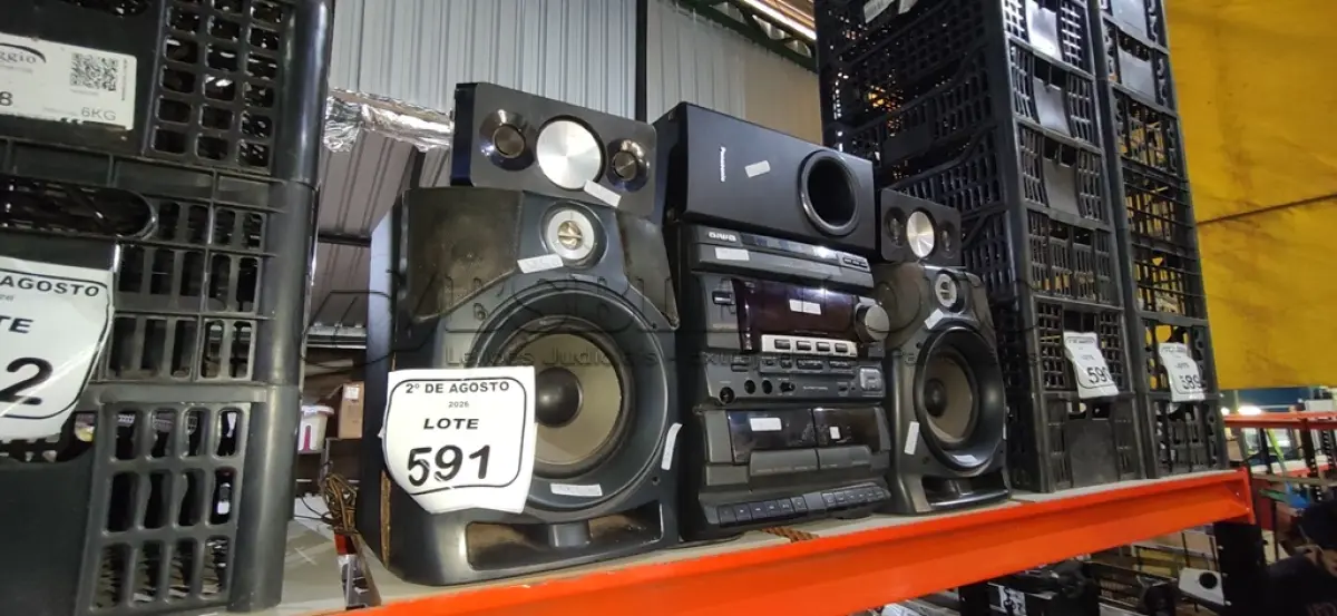 LOTE 591 - 01 APARELHO DE SOM MODELO NSX-V599 MARCA COM AIWA E 05 CAIXAS DE SOM. (NO ESTADO) ATENÇÃO! FAZER A VISITAÇÃO ANTES DE ARREMATAR, NÃO SABEMOS SE FUNCIONA, LEILÃO NÃO TEM GARANTIA E NEM DEVOLUÇÃO, SUJEITO A POSSÍVEIS AVARIAS VISÍVEIS/OCULTAS E/OU AUSÊNCIA DE COMPONENTES.