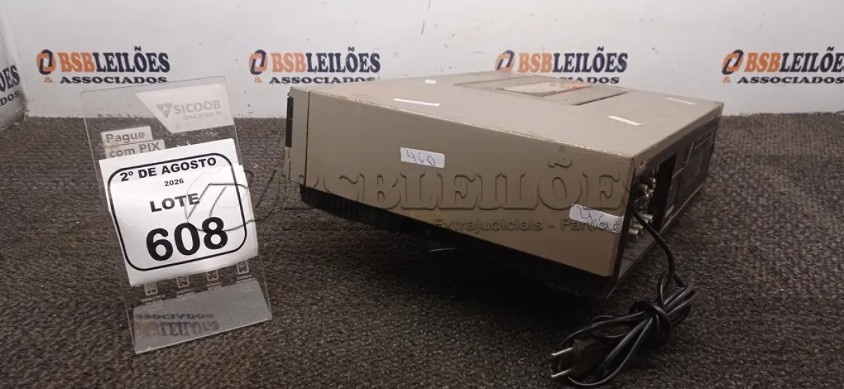 LOTE 608 - 01 GRAVADOR DE VÍDEO CASSETE MARCA NATIONAL. (NO ESTADO) ATENÇÃO! FAZER A VISITAÇÃO ANTES DE ARREMATAR, NÃO SABEMOS SE FUNCIONA, LEILÃO NÃO TEM GARANTIA E NEM DEVOLUÇÃO, SUJEITO A POSSÍVEIS AVARIAS VISÍVEIS/OCULTAS E/OU AUSÊNCIA DE COMPONENTES.